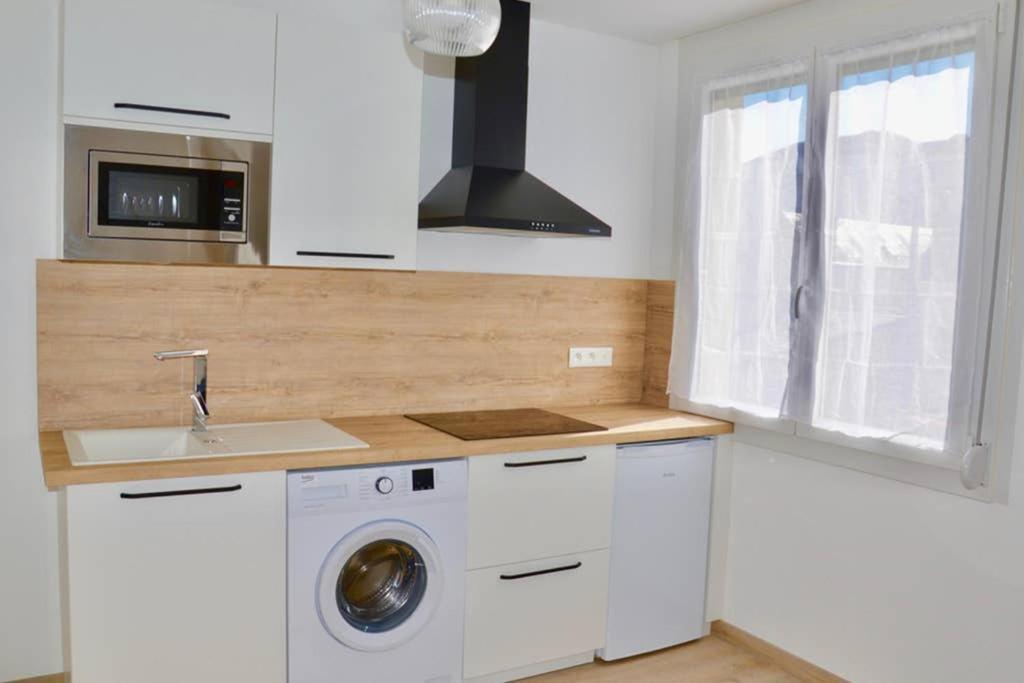 Dolmen Adrien 5 Apartment Тур Екстериор снимка