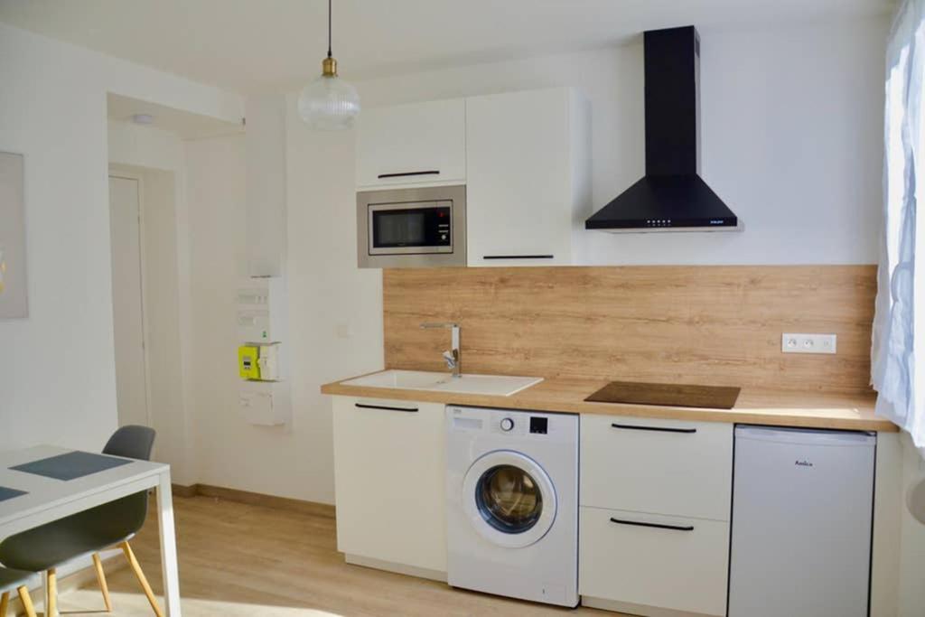 Dolmen Adrien 5 Apartment Тур Екстериор снимка