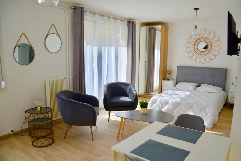 Dolmen Adrien 5 Apartment Тур Екстериор снимка