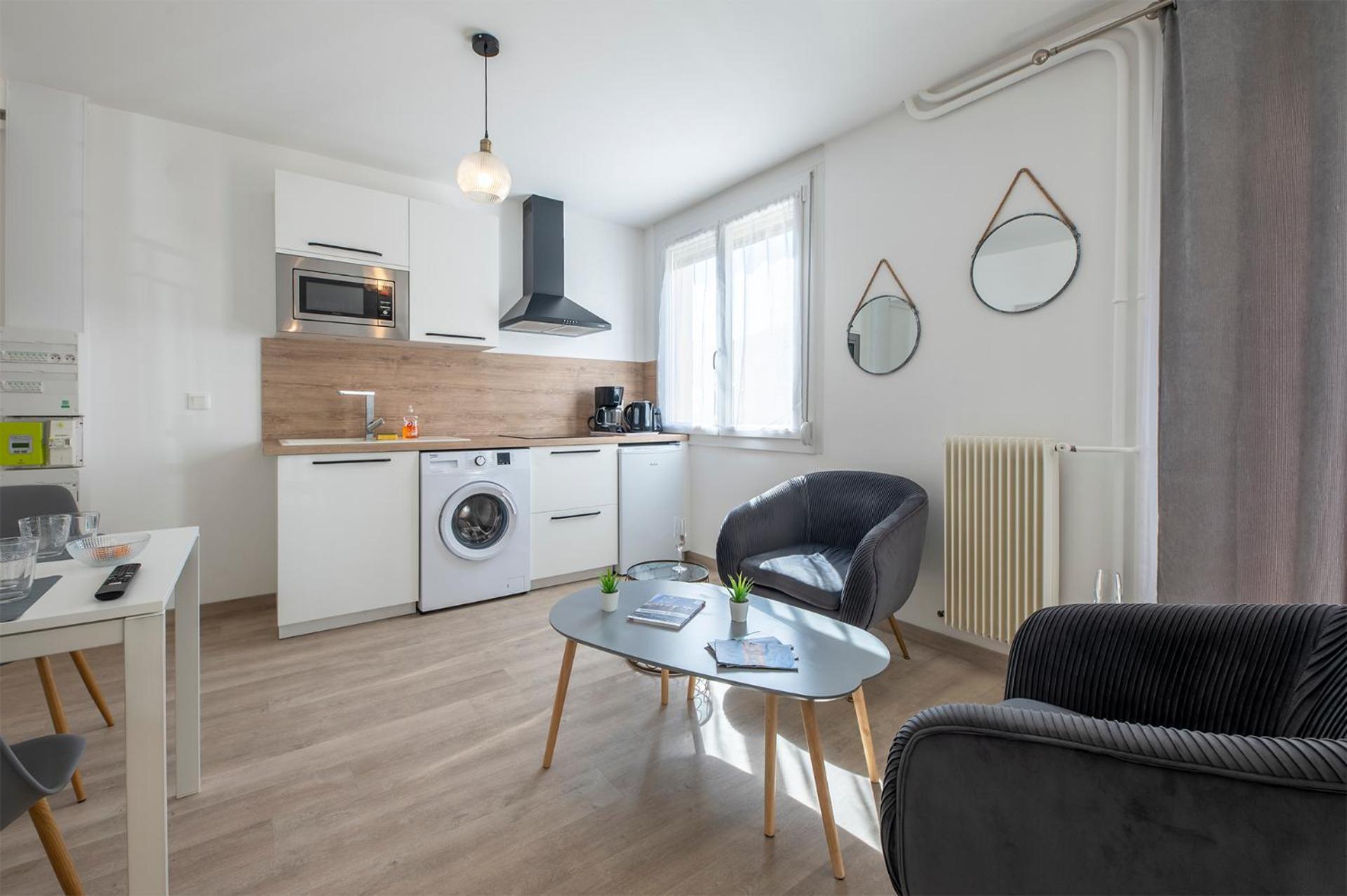 Dolmen Adrien 5 Apartment Тур Екстериор снимка