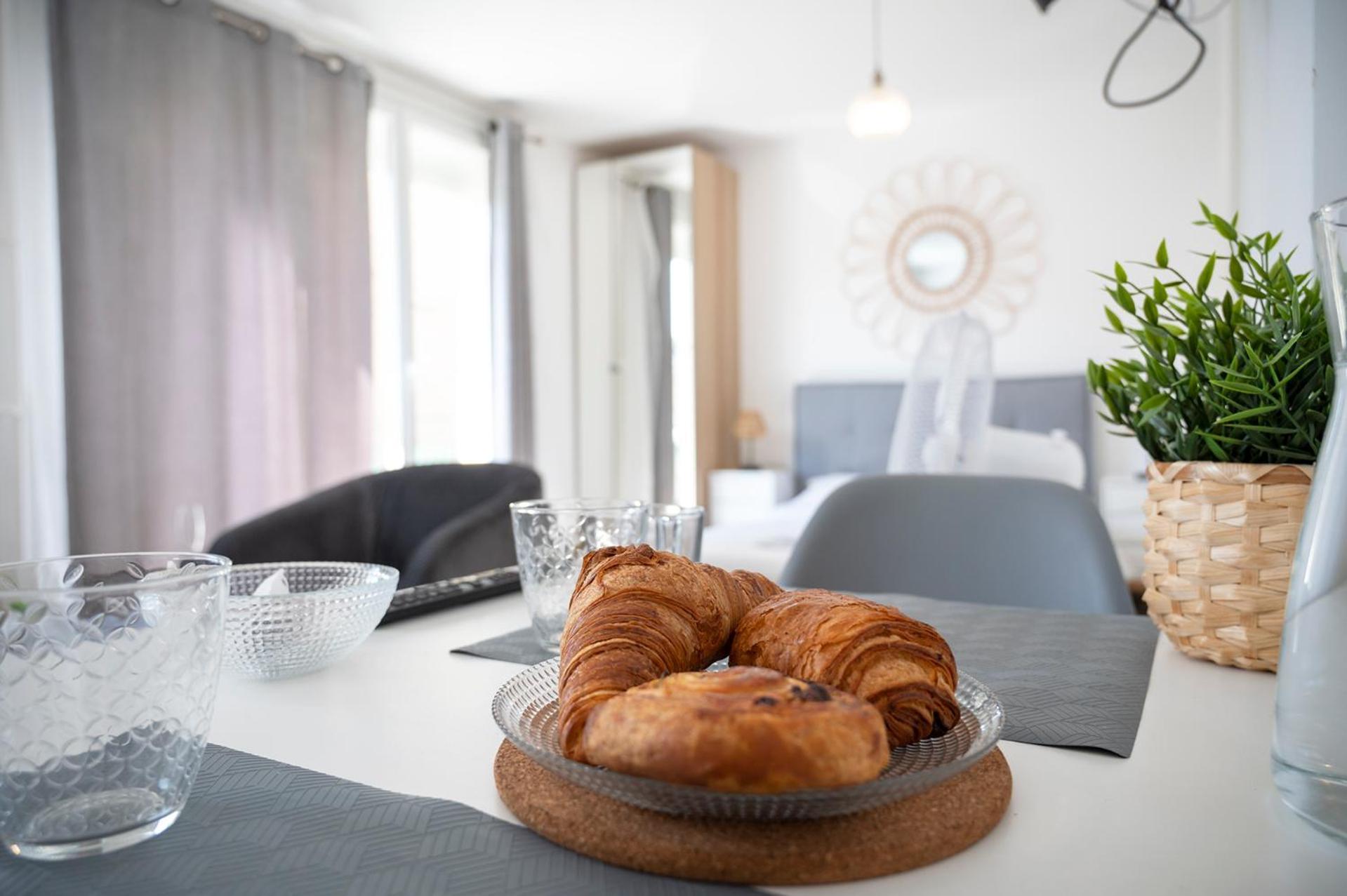 Dolmen Adrien 5 Apartment Тур Екстериор снимка